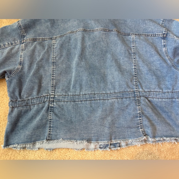 Maurices Denim Jacket Light Wash with Adjustable Waist & Raw Hem Size 2X - Picture 9 of 15
